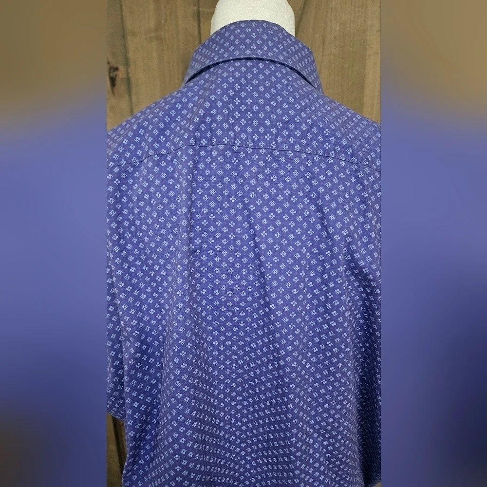 BANANA REPUBLIC Short Sleeve Cotton Stretch Button Up Shirt. Blue/purple. Size L